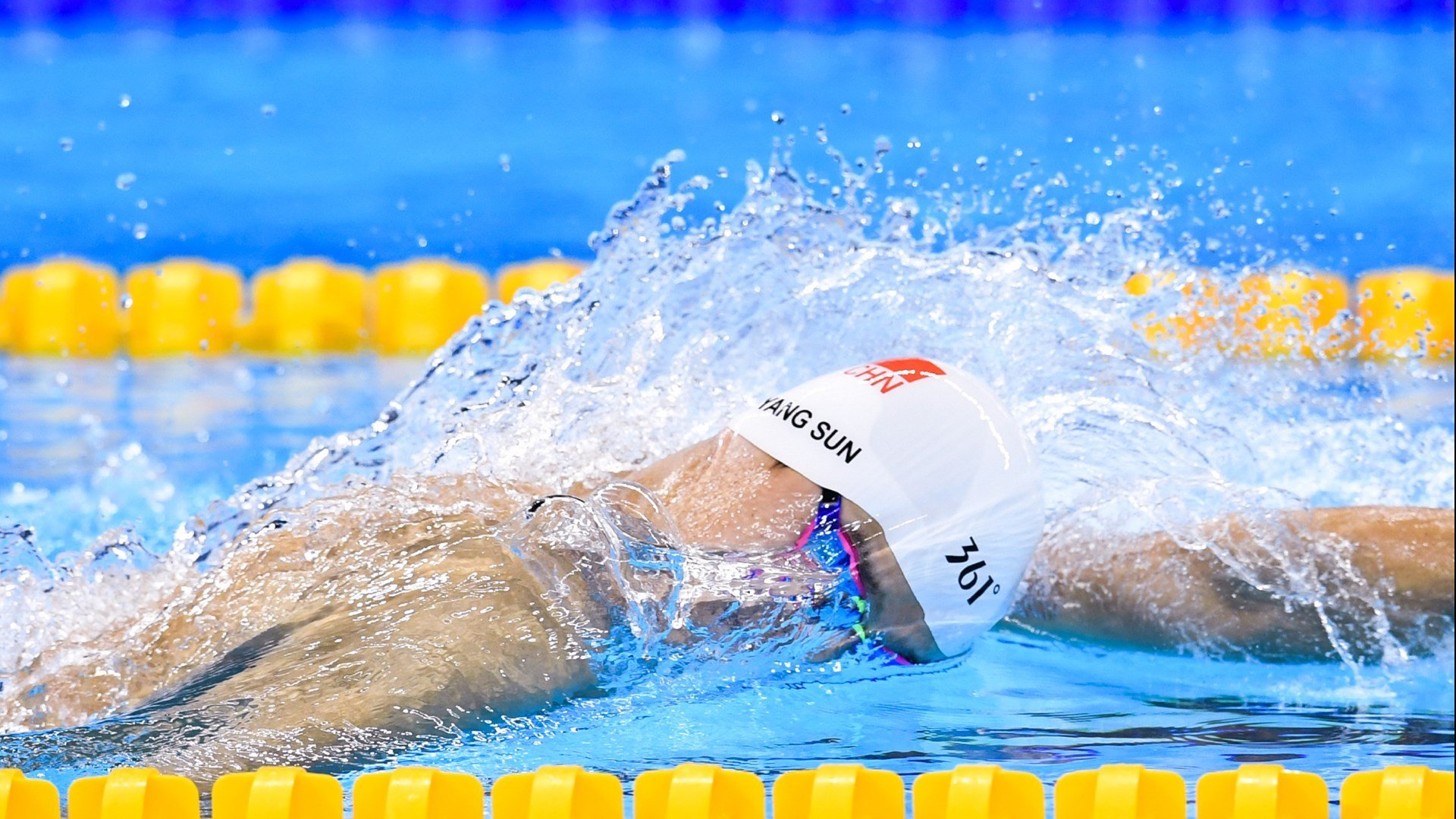 “英超接近收官，争冠大战硝烟弥漫”，英超争4