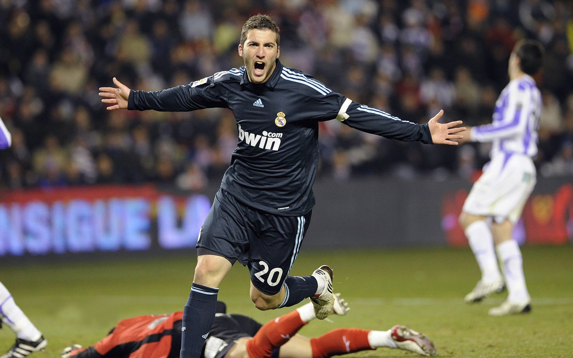 布拉德福德进攻组合重组见效，山谷之心力争保级，布拉德福德足球俱乐部